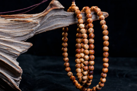 去毛刺如清風(fēng)拂面，拋光似玉匠運(yùn)筆